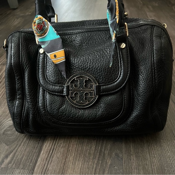Tory Burch Authentic Duffle Black Pebbled Leather Bag - Picture 6 of 16